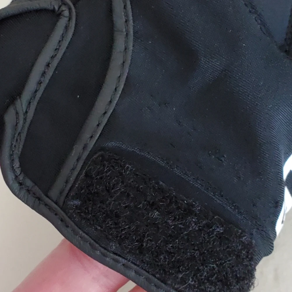 STX LaCrosse Strike Grip Gloves, Black/Grey, Wm Large, NEAR NEW